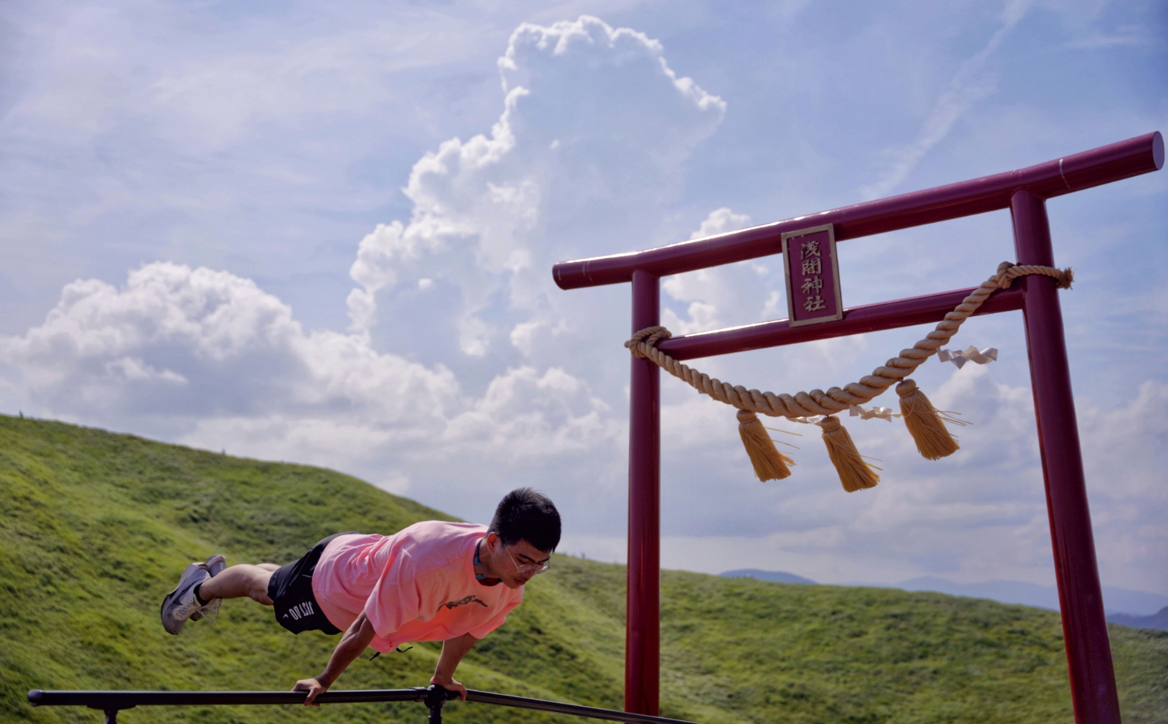 Outdoor calisthenics on parallel bars beneath an open sky